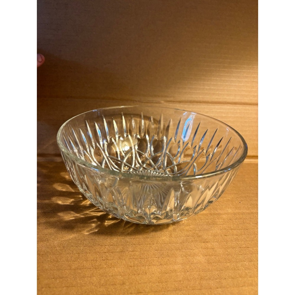 Vintage Arcoroc France Serving 8"X3.25" Starburst Diamond Bowl, used
